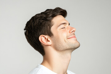 Obraz premium A close up of a man's face with her eyes closed