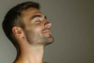 Obraz premium A close up of a man's face with her eyes closed