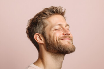 Obraz premium A close up of a man's face with her eyes closed