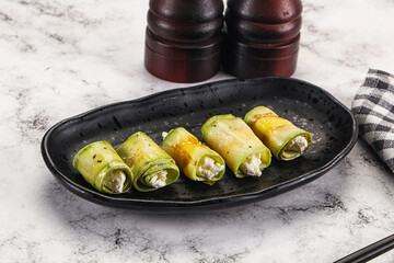 Zucchini roll with cream cheese
