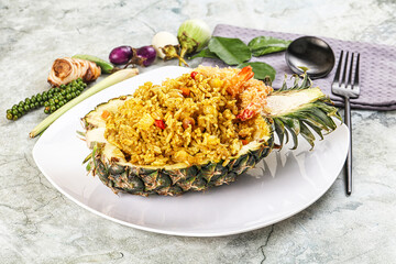 Pineapple fried rice with prawn