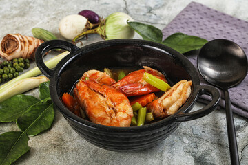 Prawn with asparagus and spices
