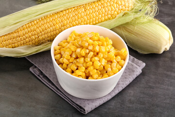 Canned sweet young corn grain