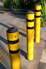 road dividers for pedestrians next to major roads

