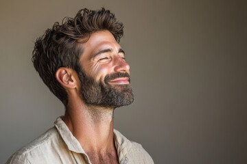 Obraz premium A close up of a man's face with her eyes closed