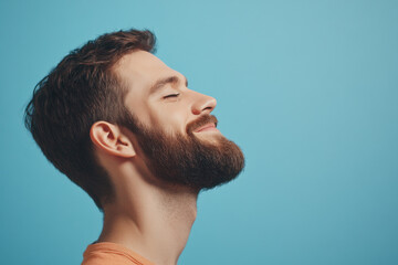 Obraz premium A close up of a man's face with her eyes closed