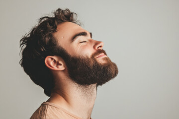 Obraz premium A close up of a man's face with her eyes closed