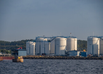 Obraz premium The industrial view sailing into Kotka Finland