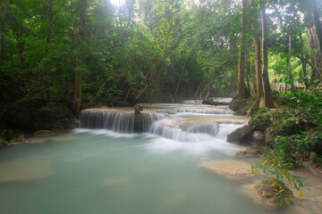Obraz premium Erawan Waterfall, Erawan National Park in Kanchanaburi, Thailand