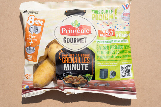 sachet de pommes de terre grenailles de la marque Prim&eacute;ale du groupe coop&eacute;ratif Agrial, France
