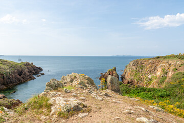 crique et bord de mer sur une île