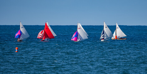 Naklejka premium Sail boats racing off the isle of Anglesey