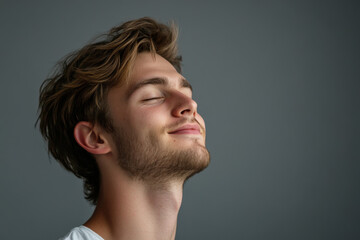 Obraz premium A close up of a man's face with his eyes closed