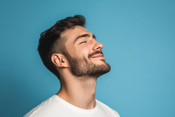 Obraz premium A close up of a man's face with his eyes closed