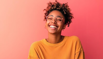 Obraz premium Smiling woman with glasses and curly hair.