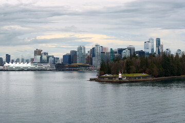 Obraz premium Panoramic view of Vancouver cityscape with modern buildings at Harbour Centre, British Columbia, Canada