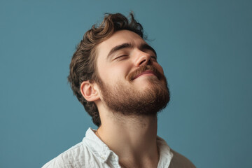Obraz premium A close up of a man's face with his eyes closed