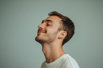 Obraz premium A close up of a man's face with his eyes closed