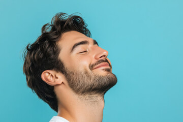 Obraz premium A close up of a man's face with his eyes closed