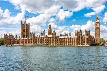 Obraz premium Houses of Parliament and Big Ben tower with Thames river, London, UK