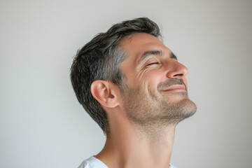 Obraz premium A close up of a man's face with his eyes closed