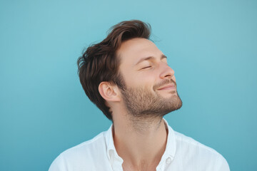 Obraz premium A close up of a man's face with his eyes closed