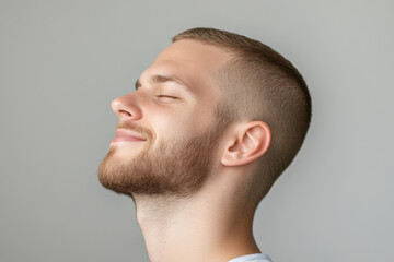 Obraz premium A close up of a man's face with his eyes closed