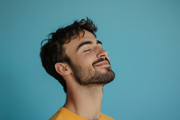 Obraz premium A close up of a man's face with her eyes closed