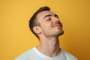 Obraz premium A close up of a man's face with her eyes closed
