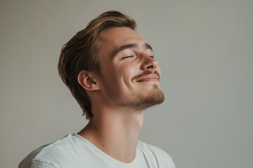 Obraz premium A close up of a man's face with his eyes closed