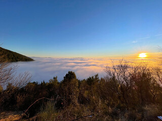Obraz premium Sunset in Assisi - over the clouds