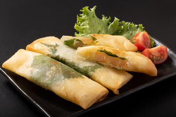 エビと明太子とじゃがいも入り春巻き