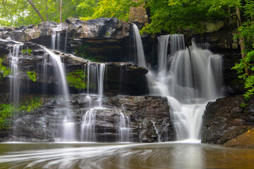Obraz premium Brush Creek Falls in summer