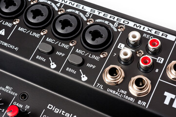 8-channel mixing console for connecting microphones and musical instruments.