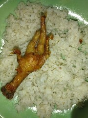 Fried chicken claws with rice