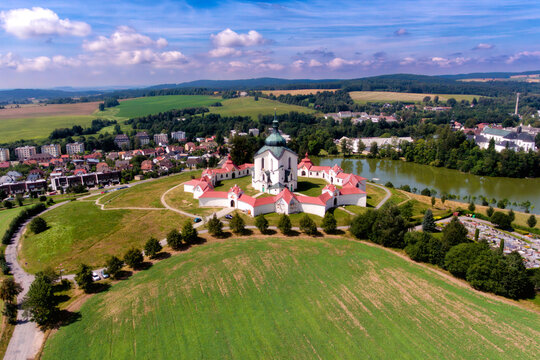 The pilgrimage church of St. John of Nepomuk on Zelen&aacute; hora in Žď&aacute;r nad S&aacute;zavou is one of the most important buildings of the Baroque Gothic style by the architect Jan Blažej Santini-Aichel.