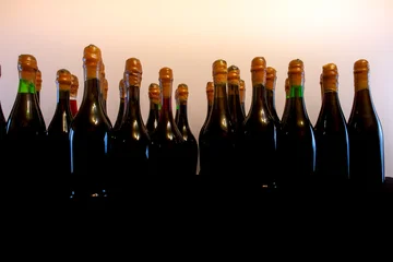 Crédence de cuisine  Bottled wine, aged red wine. Manufacturing process.  © mikhailgrytsiv