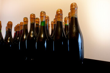 Bottled wine, aged red wine. Manufacturing process.