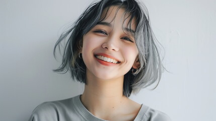 女性のヘアモデル 銀髪