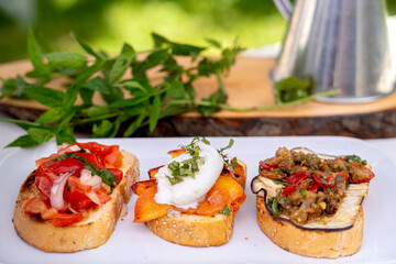 Tris di bruschette