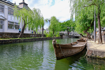 Obraz premium A rowboat is anchored in the Kurashiki Canal.