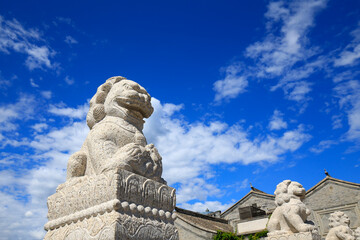 Fototapeta premium The stone lion on the ancient bridge