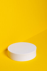 stand 3d geometric shape