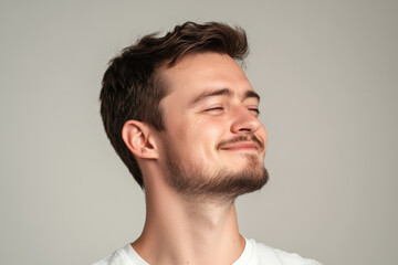 Obraz premium A close up of a man's face with his eyes closed