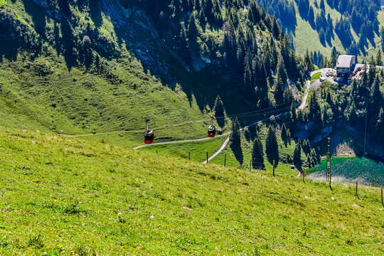 Stockhorn, Stockenfeld, Luftseilbahn, Oberstocke, Oberstockesee, Sattelspitz, Pfaffli, Stockeflue, Bergsee, Wanderweg, Alpen, Berner Oberland, Simmental, Sommer, Schweiz