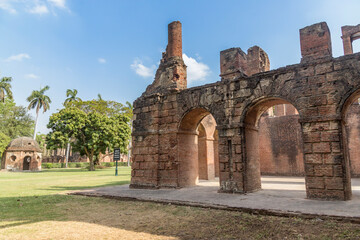 The british residency complex is a group of several building in a common precinct in the city of lucknow,uttar pradesh in India.
