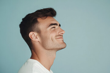 Obraz premium A close up of a man's face with his eyes closed