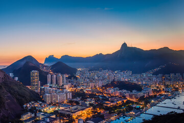 Rio de Janeiro Brazylia panorama miasta - Widok z Głowy Cukru po zachodzie słońca niebieska godzina