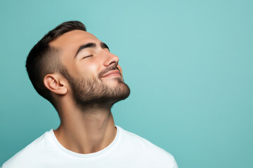 Obraz premium A close up of a man's face with his eyes closed