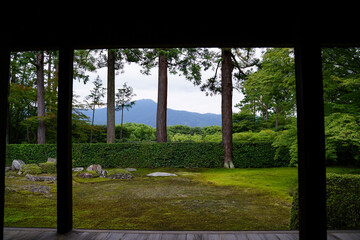 京都の寺院の庭園風景